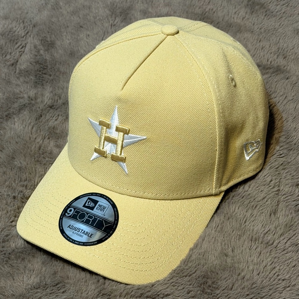 NWT - New Era Huston Astros Sand Colored SnapBack